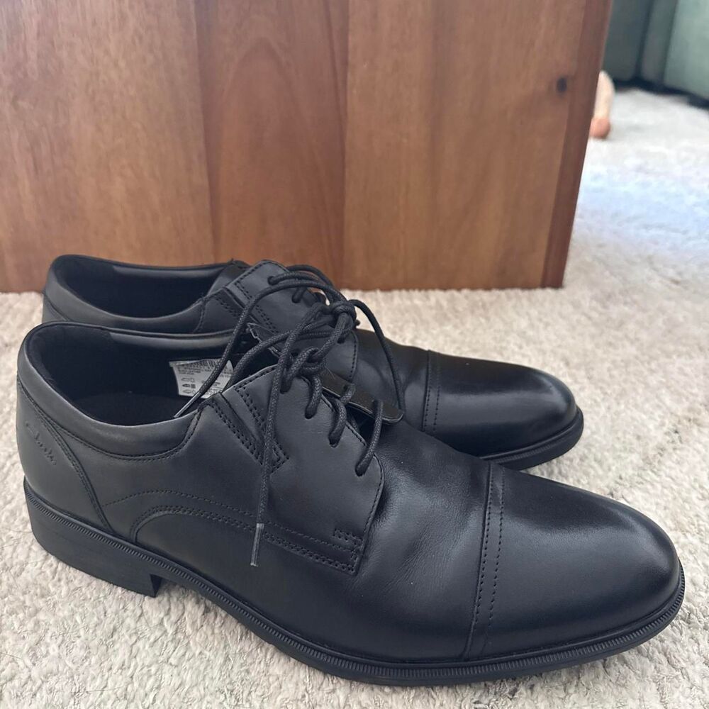 Clarks Men's Black Oxfords